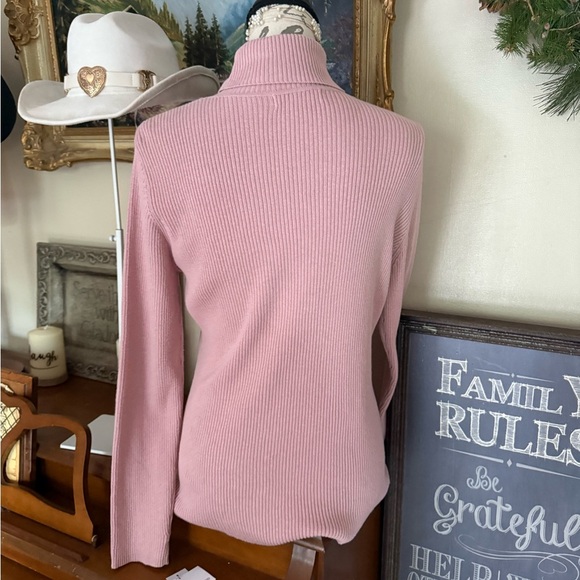 Liz Claiborne Women's Ribbed Zephyr Pink Turtleneck Sweater NWT 80.00 - Picture 8 of 8